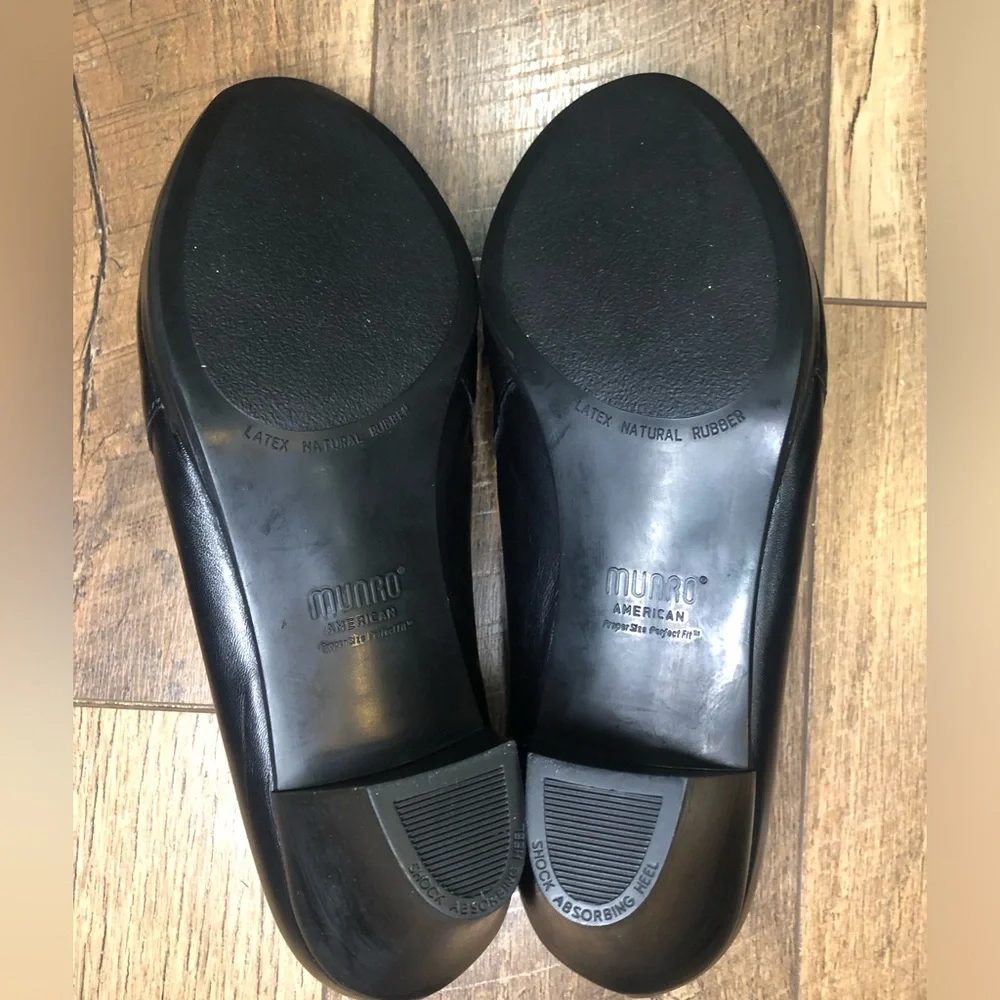 Munro Black Leather Loafer Pump Size 10.5 WW